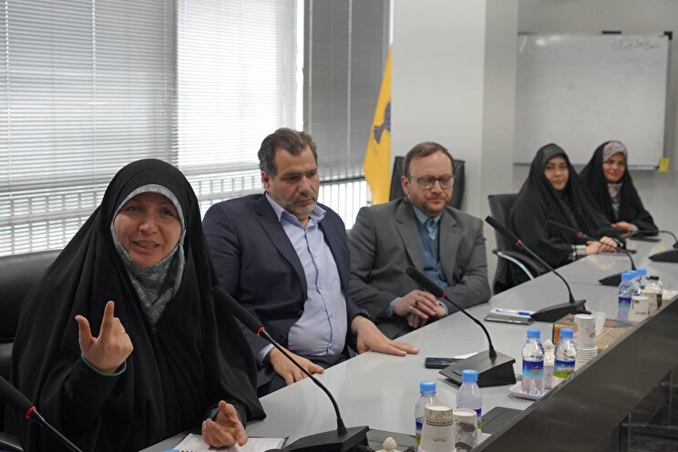 نشست مشترک با خادمیاران امام رضا(ع) برگزار شد/ تصاویر