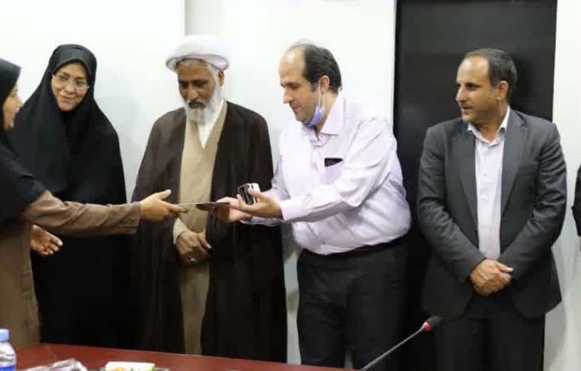 تجلیل از دختران شهدا شاغل در دانشگاه علوم پزشکی شهرستان زابل
