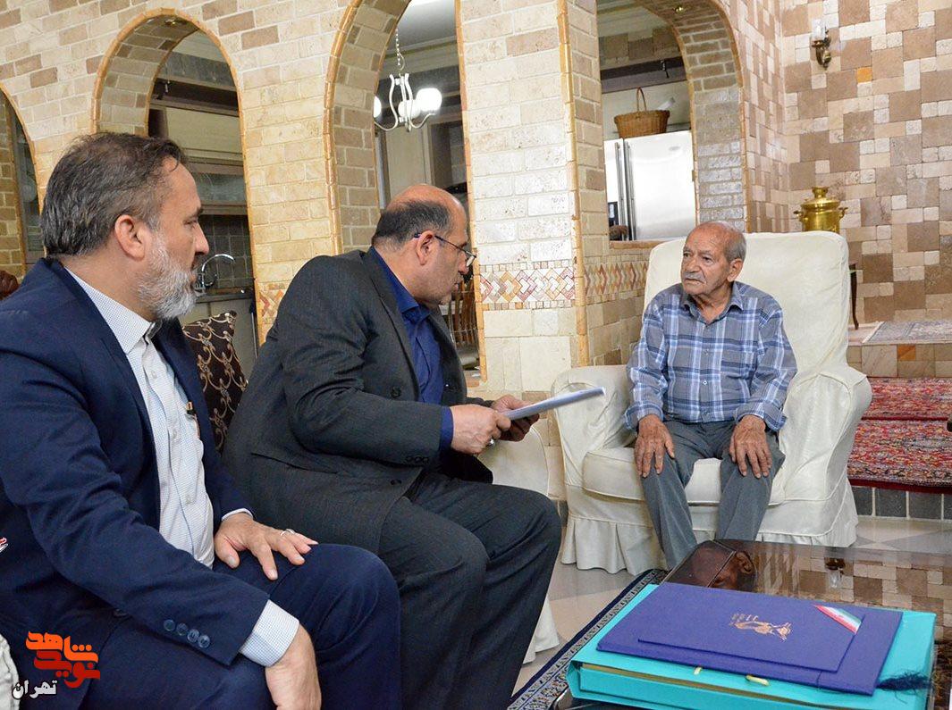 دیدار مدیر کل بنیاد شهید تهران با خانواده شهید «عبدالحسین مالکی» و «مصطفی عطارنیاسر»