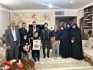 مدیرکل اشتغال و کار آفرینی بنیاد شهید با خانواده شهدای اقتدار اصفهان دیدار کرد