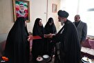 معاون تعاون و امور اجتماعی بنیاد شهید از خانواده‌ شهدای مدافع وطن اصفهان تجلیل کرد