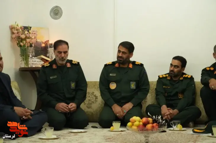 حضور فرمانده سپاه در منزل شهید فراجا