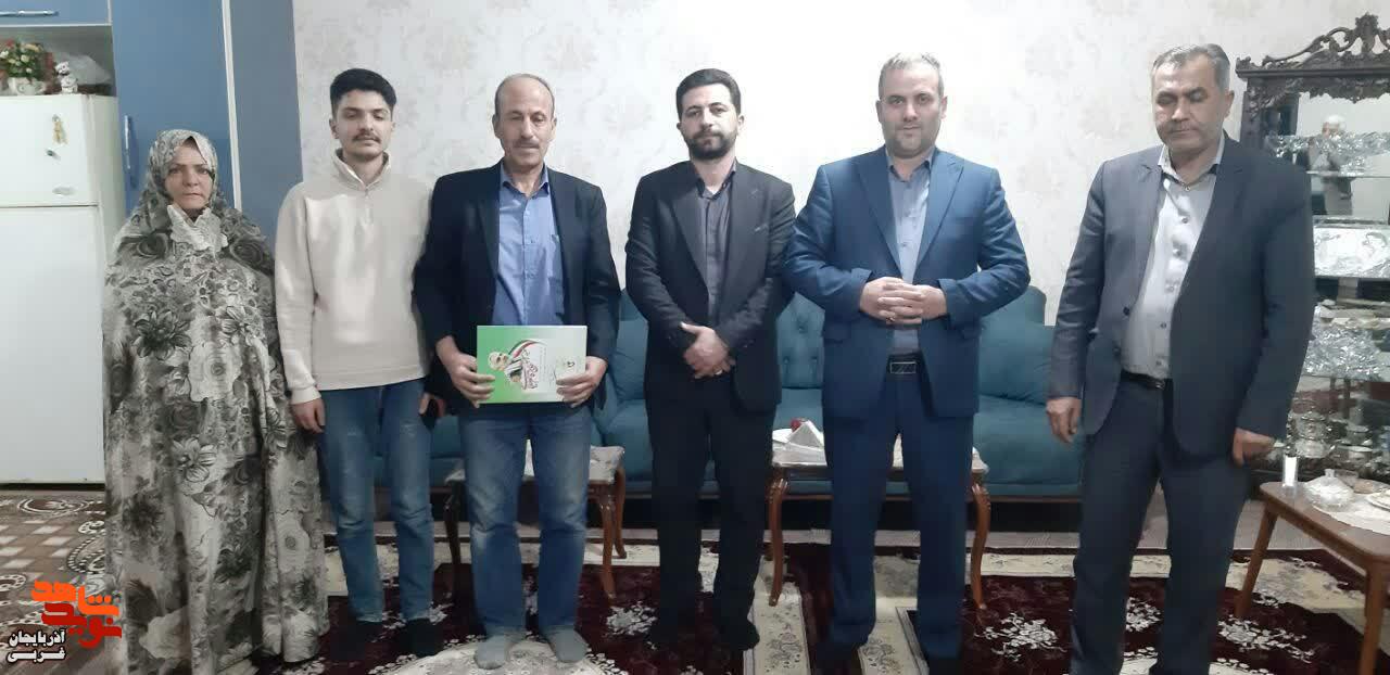 دیدار مسئولین شهرستان خوی با آزاده و جانباز معزز رمضان قمرلو دیدار مسئولین شهرستان خوی با آزاده و جانباز معزز رمضان قمرلو