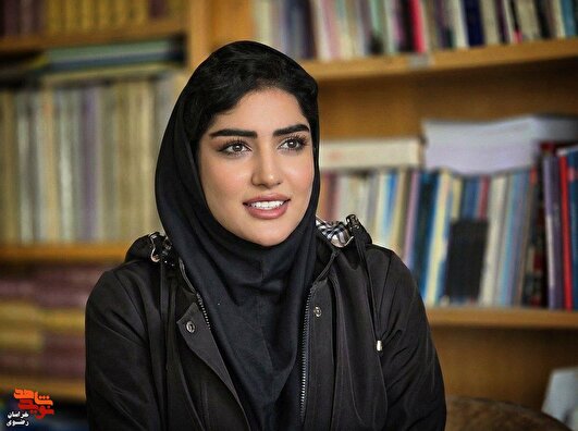 دختر نقاش دهه‌هفتادی که اینستاگرام را با نقاشی یک شهید مرزبان به چالش کشید