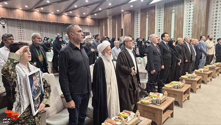 گزارش تصویری/ مراسم تجلیل از خانواده شهدای جنگ تحمیلی آمریکایی صهیونی در...