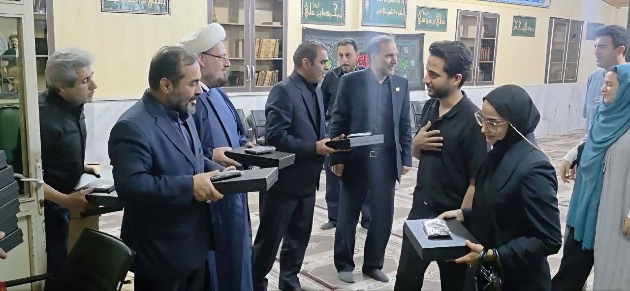 تکریم زوجین جوان شاهد و ایثارگر در اردوی «خانواده بانشاط» تکریم زوجین جوان شاهد و ایثارگر در اردوی «خانواده بانشاط»