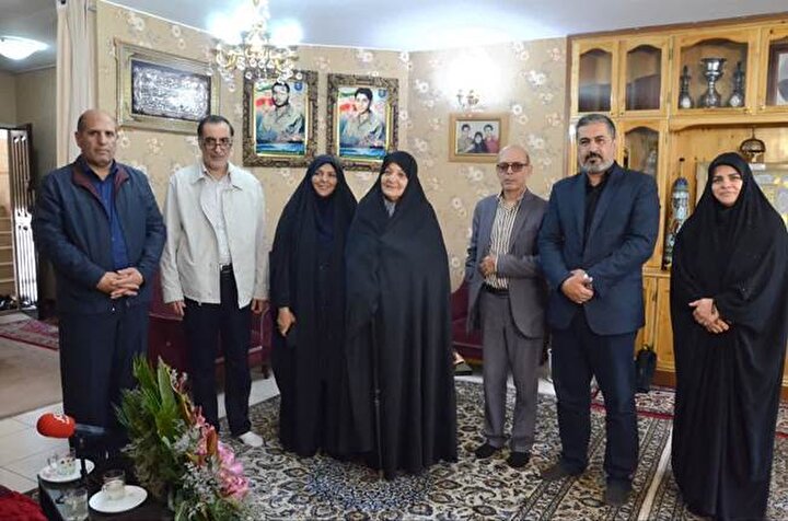 رئیس بنیاد شهید با خانواده «شهیدان طوقانی» دیدار کرد/ یاد و نام شهدای جنگ باید با روایتگری زنده نگه داشته شود