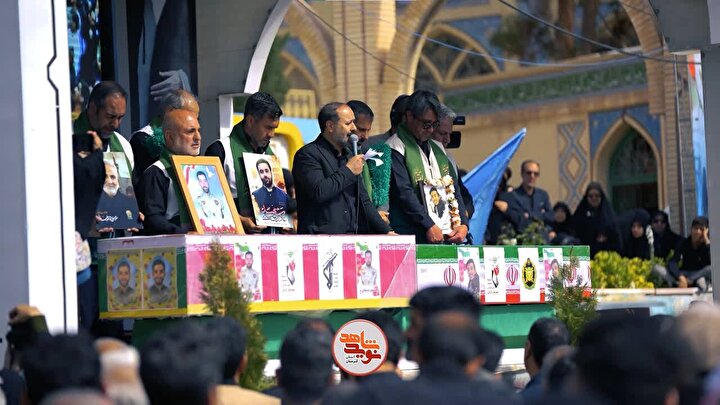 تشییع پیکر شهیدان حسینخانی و آذرآیین در کرمان