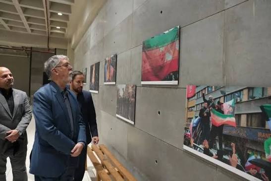 بازدید وزیر فرهنگ و ارشاد اسلامی از نمایشگاه عکس خبرگزاری دفاع مقدس