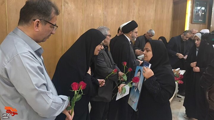 گزارش تصویری/ تجلیل از خانواده‌های شهدای جنگ رمضان در جوار بارگاه منور رضوی