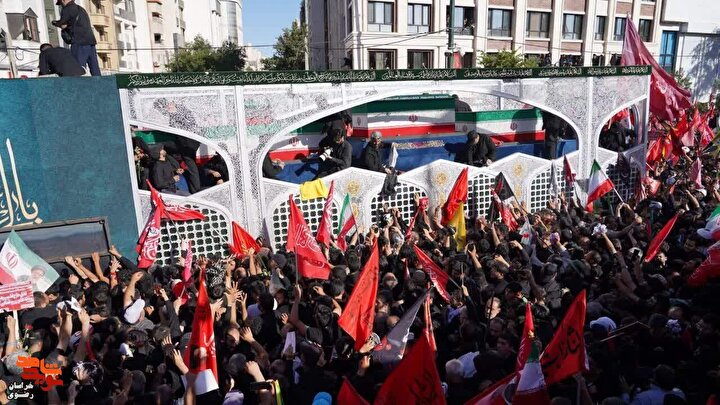 گزارش تصویری نوید شاهد از مراسم تشیع پیکر مطهر رهبر شهید در مشهد مقدس