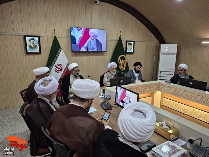 نشست هم‌اندیشی ائمه جمعه و جماعات استان خراسان‌رضوی در مشهد مقدس برگزار...