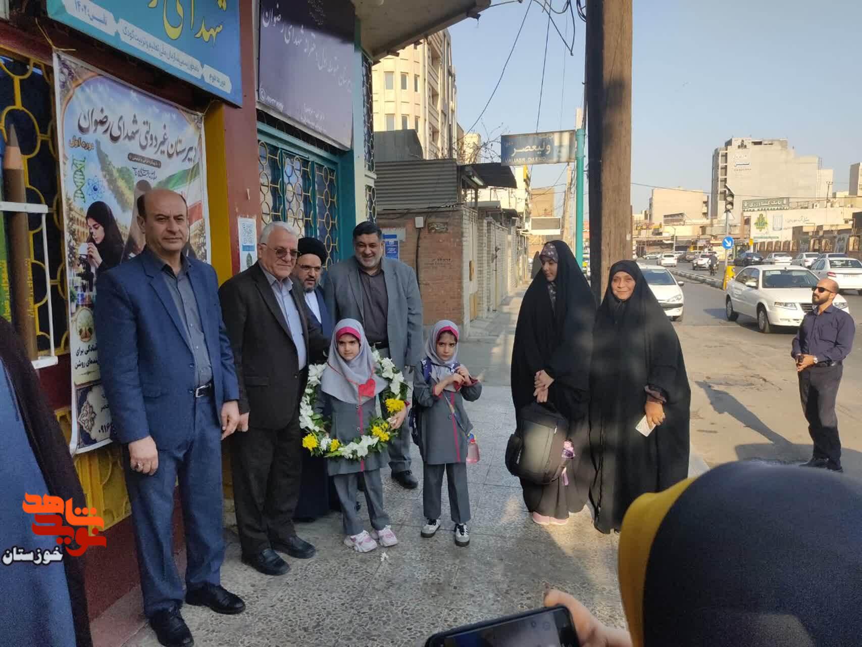 گزارش تصویری/ آیین بدرقه فرزند شهید «سعید اسماعیل وندی» از درب منزل تا مدرسه