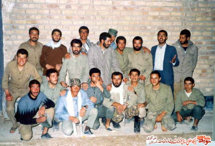 نفر چهارم ایستاده از چپ: شهید محمود مرادی
