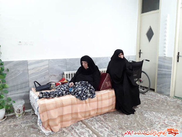 تجلیل نماینده محترم ولی فقیه در استان و امام جمعه ایلام به همراه مدیر کل بنیاد شهید از تعدادی از  خانواده های معظم شهدا و ایثارگران