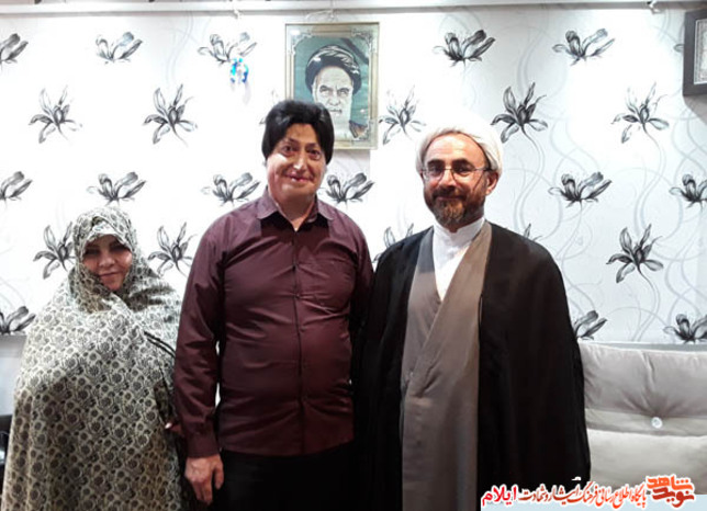 تجلیل نماینده محترم ولی فقیه در استان و امام جمعه ایلام به همراه مدیر کل بنیاد شهید از تعدادی از  خانواده های معظم شهدا و ایثارگران