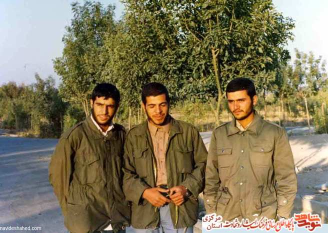 از چپ: شهید ناصر فیضی - شهید محسن رضایی - محسن بیاتی