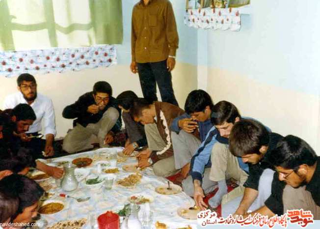 نهار در منزل یکی از بسیجیان استان مرکزی