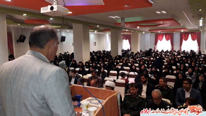  آیین تکریم و تجلیل   500 نفر از مادران و همسران معظّم شهدای استان ایلام