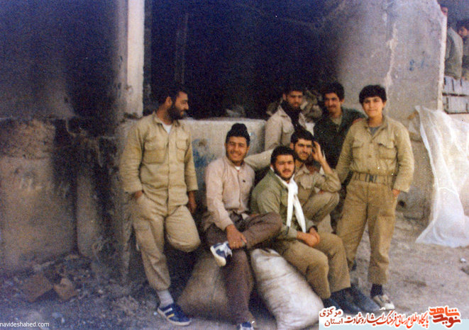 از چپ: ایستاده : رضا آدینه - سینا ناصری - امیر معینی - محمد فتاحی - علی اصغر مرادی . نشسته: ... - براغی - احمد اصغری