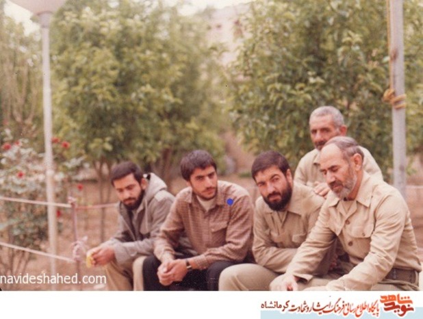 شهیدهادی لرستانی- نفر دوم سمت چپ