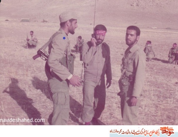 شهیدهادی لرستانی- سمت چپ نفر اول