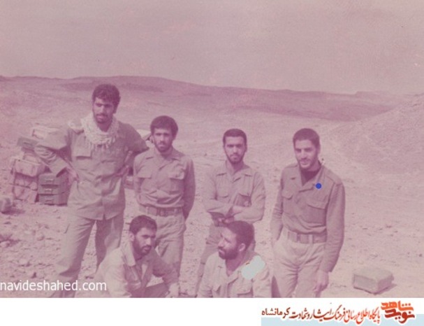 شهیدهادی لرستانی- نفر اول سمت راست ایستاده 