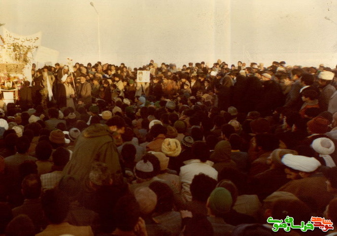 مراسم تشییع توسط انقلابیون و سخنرانی یاران امام 