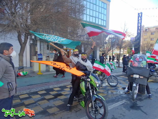 برپایی جشن پیروزی انقلاب توسط اهالی شهر مشهد مقدس