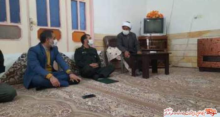 تکریم خانواده های شاهد و ایثارگر قاین