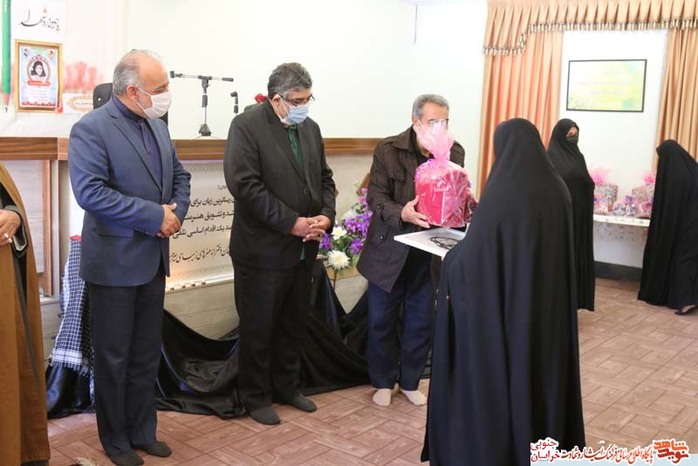یادواره شهدای لاله های روشن در دبیرستان هنرهای زیبا شهرستان بیرجند با حضور مدیرکل آموزش و پرورش استان به یاد شهید محمد سرحدی و شهیده معصومه محمود سرتنگی