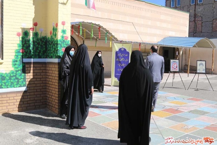 یادواره شهدای لاله های روشن در دبیرستان هنرهای زیبا شهرستان بیرجند با حضور مدیرکل آموزش و پرورش استان به یاد شهید محمد سرحدی و شهیده معصومه محمود سرتنگی