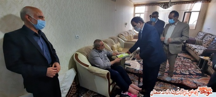 دیدار معاون حقوقی و امور مجلس بنیاد شهید و امور ایثارگران و مسئولین بنیاد شهید سمنان با جانباز گرانقدر محمد یوسفی- سمنان ۲۹ اردیبهشت ۱۴۰۰