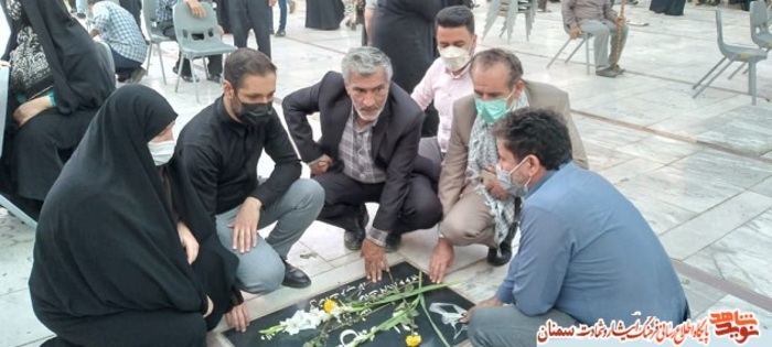 مراسم میهمانی لاله‌ها به مناسبت هفته دفاع مقدس - یکم مهرماه ۱۴۰۰ گلزار شهدای امامزاده اشرف سمنان