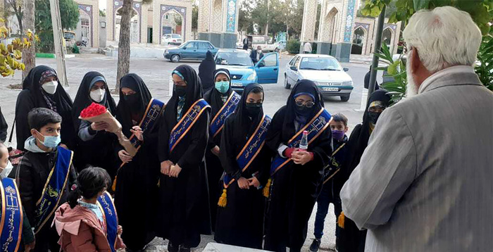 محفل رواتگری سیره شهدا به مناسبت هفته بسیج دنش‌آموزی با حضور دانش‌آموزان شاهرودی در گلزار شهدای شهرستان شاهرود