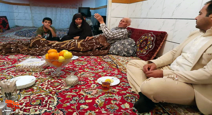 دیدار شوریابی رئیس بنیاد شهید و امور ایثارگران شهرستان آرادان با جانباز گرانقدر ۵۵ درصد غلامعلی قنبری - بیست و هشتم دی‌ماه ۱۴۰۰ روستای فروان شهرستان آرادان
