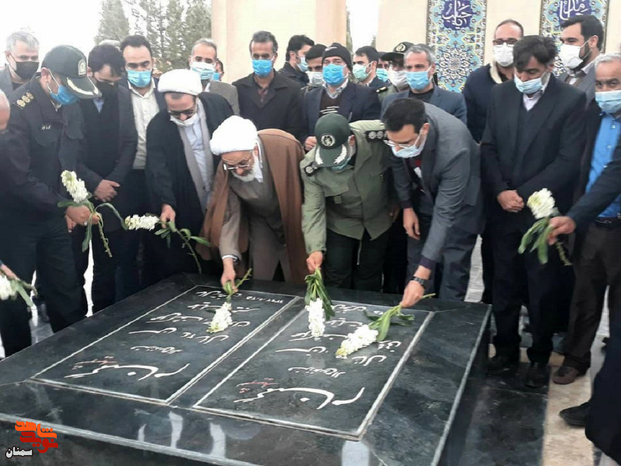 مراسم مهمانی لاله‌ها در گلزار شهدای شهرستان آرادان - چهاردهم بهمن‌ماه ۱۴۰۰