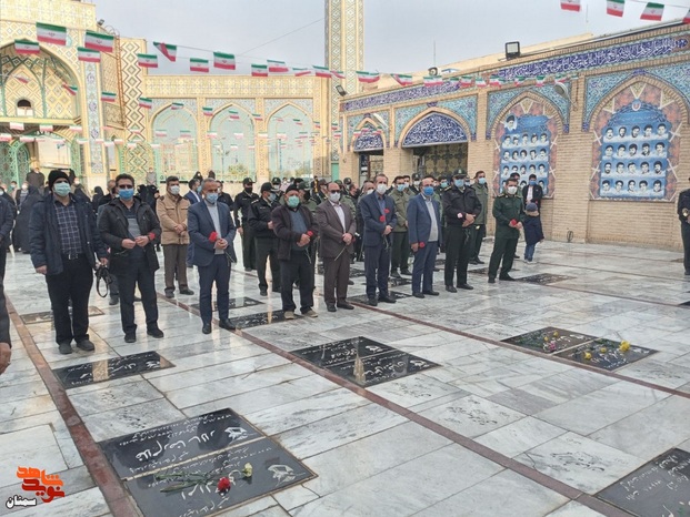مراسم مهمانی لاله‌ها در گلزار شهدای امامزاده اشرف شهرستان سمنان - چهاردهم بهمن‌ماه ۱۴۰۰