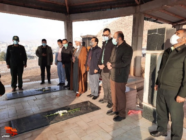 مراسم مهمانی لاله‌ها در گلزار شهدای شهرستان مهدیشهر - چهاردهم بهمن‌ماه ۱۴۰۰