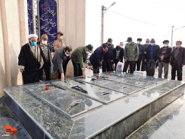 مراسم مهمانی لاله‌ها در گلزار شهدای شهمیرزاد- چهاردهم بهمن‌ماه ۱۴۰۰