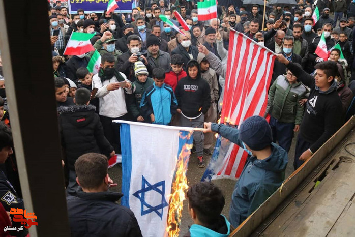 برگزاری راهپیمایی گرامیداشت 22 بهمن و چهل و سومین سالگرد پیروزی انقلاب اسلامی و رژه موتوری با حضور اقشار مختلف مردم در میدان شهید فهمیدە - مریوان