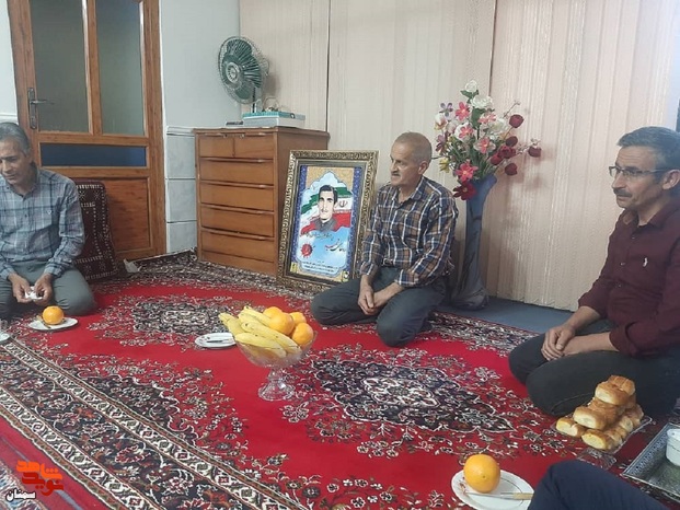 دیدار مسئولان شاهرودی با خانواده معزز شهید والامقام رضاعلی یونسآبادی - سه شنبه بیستم اردیبهشت ماه ۱۴۰۱ شهرستان شاهرود