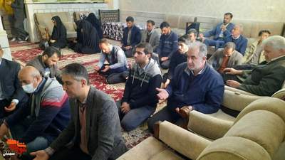 قرائت زیارت عاشورا توسط کارکنان بنیاد شهید و امور ایثارگران استان سمنان- یکم دی ۱۴۰۱ منزل شهیدان حسین و ایرج نوروزی