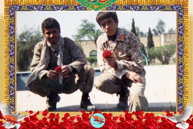 نفر سمت راست شهید عزیزالله علی‌زاده