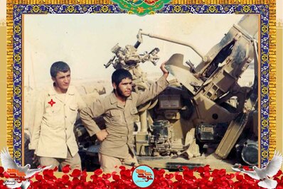 نفر سمت چپ شهید علی‌اکبر ابراهیمی