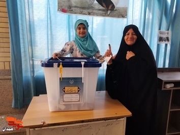همسر جانباز اسداله حنیفی